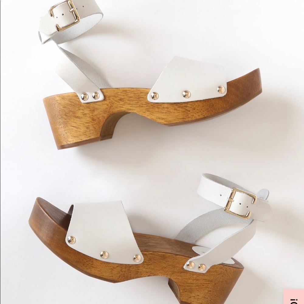 Leather clogs